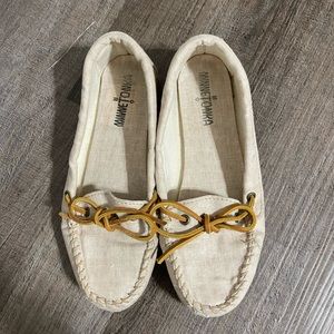 Minnetonka Women's Canvas Moc Loafers Natural Slip On Size 6